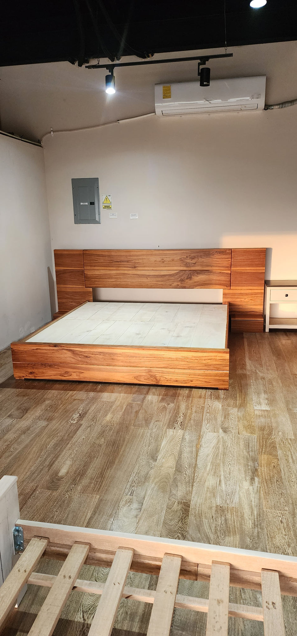 Cama Toronto