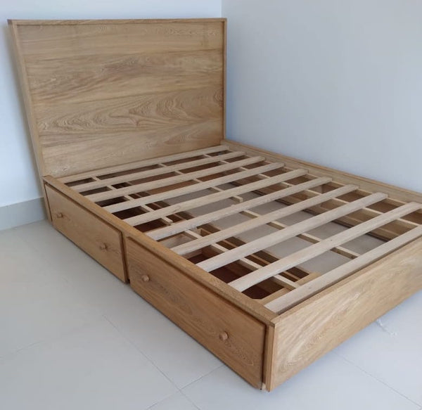 Cama con cabezal alto madera roble