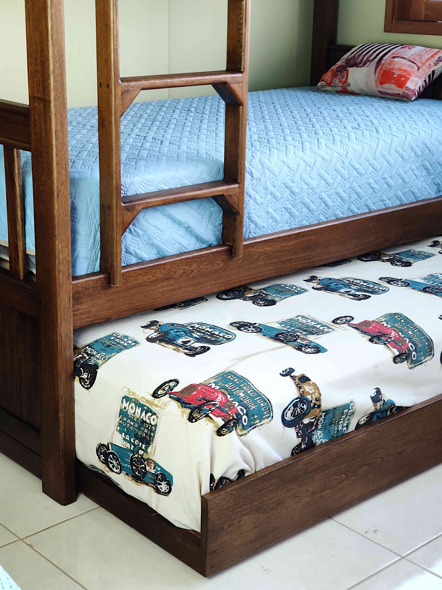 Twin & Twin Bunk Bed with auxiliary bed
